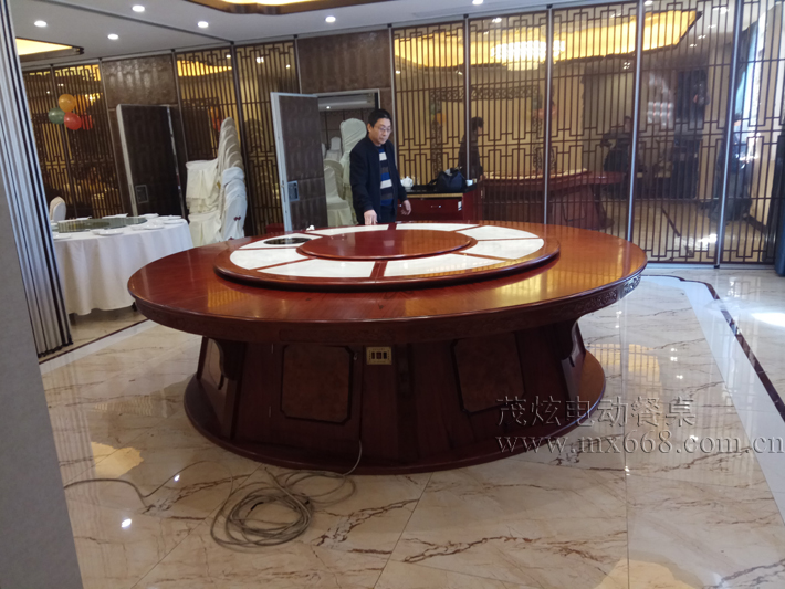 豪华大理石电动餐桌安装图片